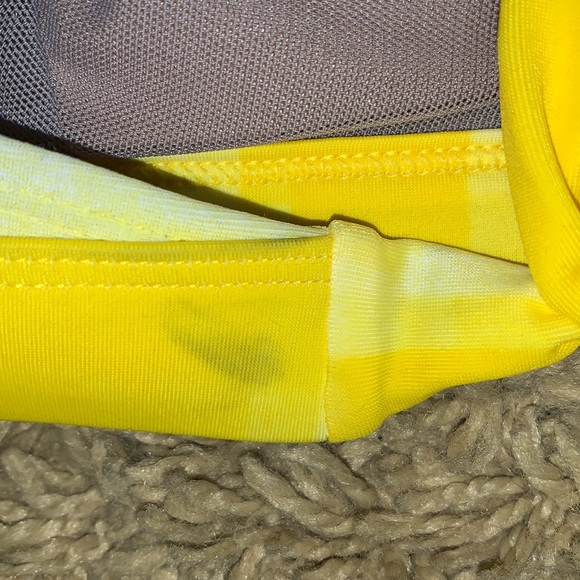 EUC Under Armour medium bikini top only - Picture 5 of 7